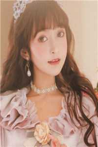 七零凝脂美人，闪婚随军当团宠