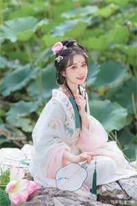 流落荒岛后，我带七个女神艰苦求生