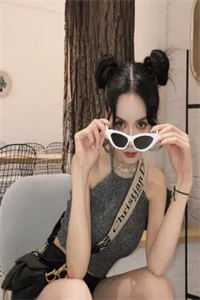 穿越高武世界，我成女帝最宠权臣