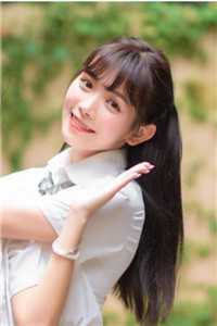 师妹出山后，上街摆烂算命