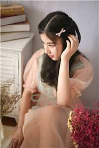 活成前任白月光后，她桃花朵朵开