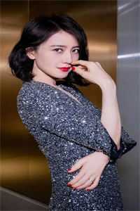 两位皇兄爱上妓子后，我转头和亲他们却悔疯了主人公叫(小怜顾宸)