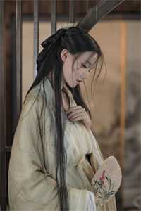饥荒年，我囤货隔空投喂女帝