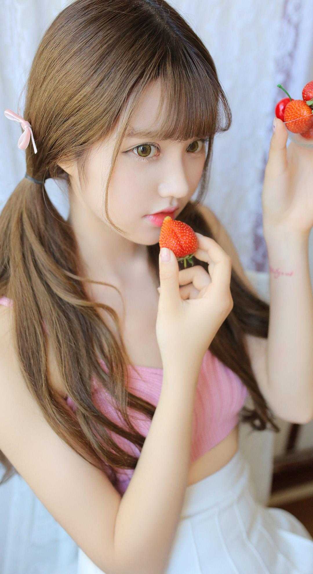 江畔清月高悬