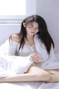 怀孕八个月的老婆溜狗出了车祸，我选择救狗