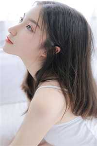 穿成炮灰女主后，引诱了疯批暴君