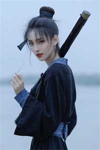 女儿弄脏了侄女的画，被丈夫下令关禁闭