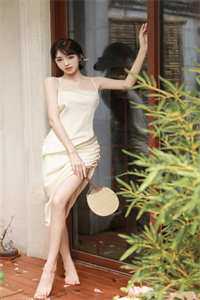 女儿火化时，渣总在陪白月光女儿过生日