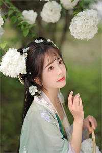 穿越后，王妃非要拿白莲花剧本