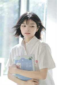 真千金穿书后，小白花黑化成了姐控