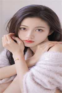 君夺臣妻？我成了皇帝心尖白月光