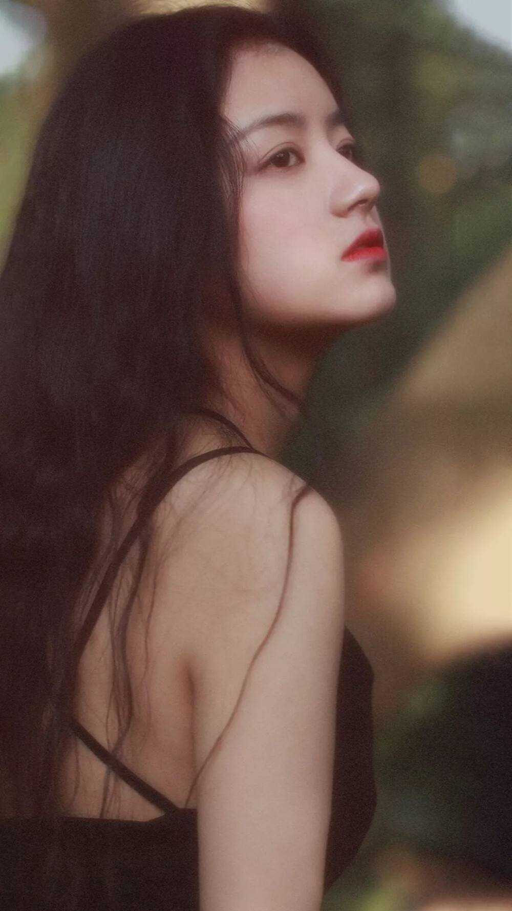 惨死重生，我靠摆烂打脸天才少女