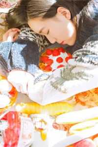 被逼裹小脚后，嫡女杀疯了