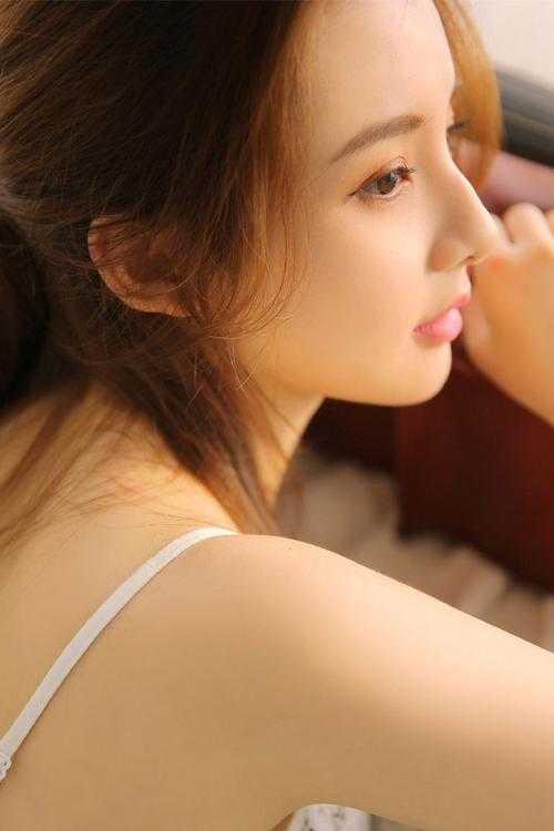 儿子在孤岛被毒蛇咬伤时，总裁老婆在和白月光拍婚纱照
