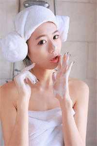 皇帝决定选择穿越女后，皇后娘娘登基了