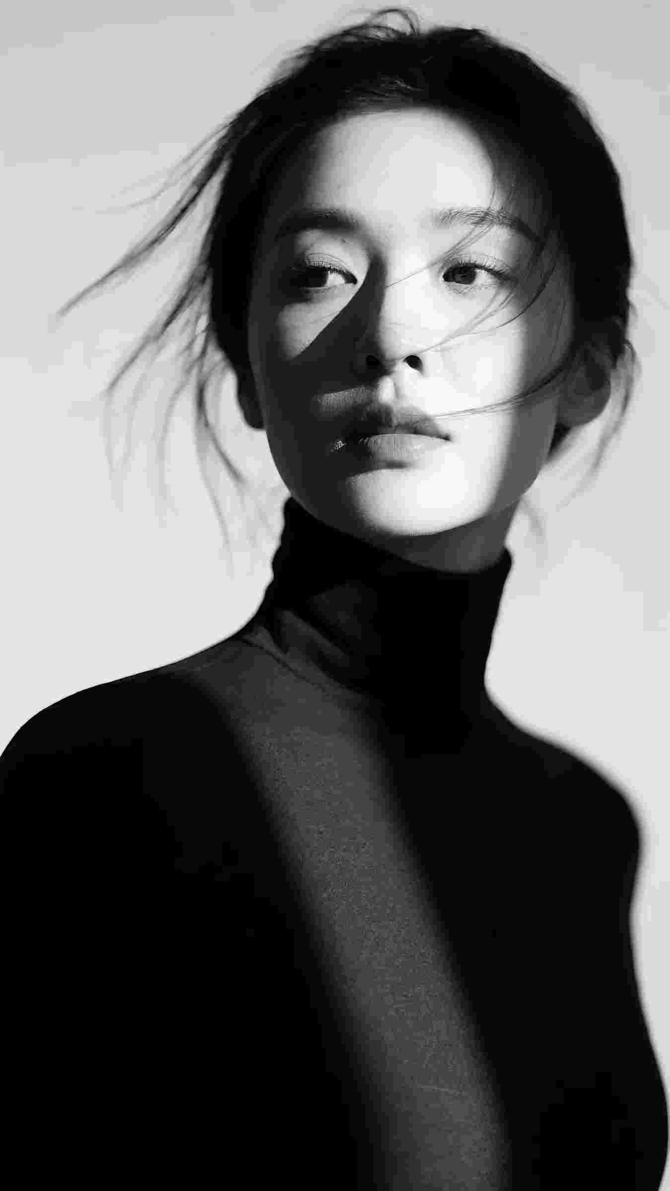 一见钟情后，疯批诱拐小姑娘