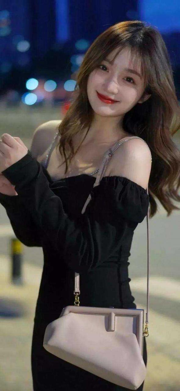 重生后，女配的我被团宠了