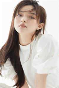 梦里壁咚校花百次后，被校花反撩