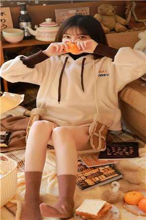 穿成疯批男主他亲妈