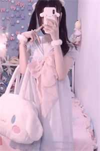她靠吃播征服星际