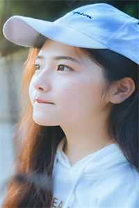 姑娘她美貌却暴力
