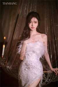 穿越六零，星际女卖男人发家致富