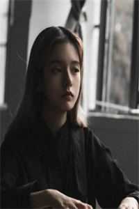 活成前任白月光后，她桃花朵朵开