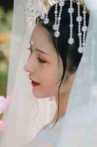 她美艳撩人，萧律师心动了