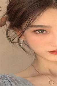 我开出租不拉客，只拉女鬼和模特