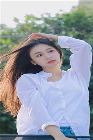 躺平开摆后，不小心爆红娱乐圈了
