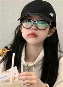 穿成霸总妻，我炮灰碾压女主角！