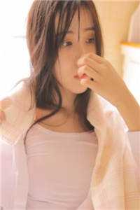 穿成娇纵女配，她转身嫁权王